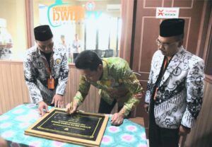 Bupati H. Subandi Resmikan Podcast dan Studio Mini Milik PGRI Sidoarjo