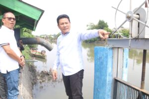 Bupati Sidoarjo Subandi Sidak ke Sejumlah Lokasi Banjir di Kawasan Kota