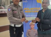 POLANTAS MENYAPA, SATLANTAS POLRESTA SIDOARJO HADIR BERIKAN PELAYANAN DAN EDUKASI DI SAMSAT