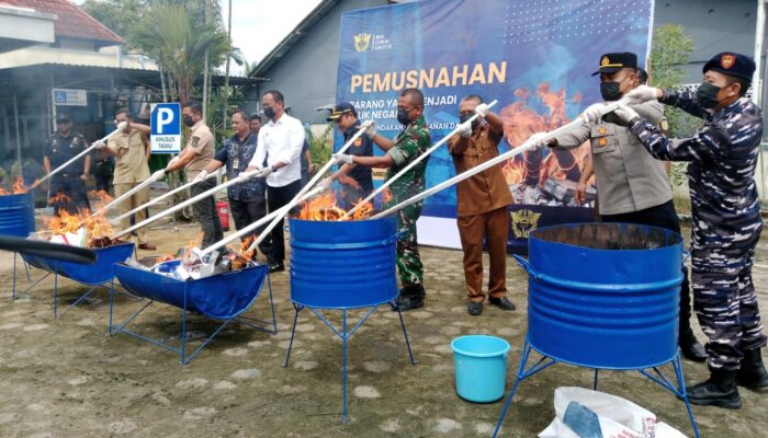 Rp:81 Juta Barang Ilegal Dimusnahkan, TNI AL Bersinergi Kawal Ketertiban Wilayah Perbatasan