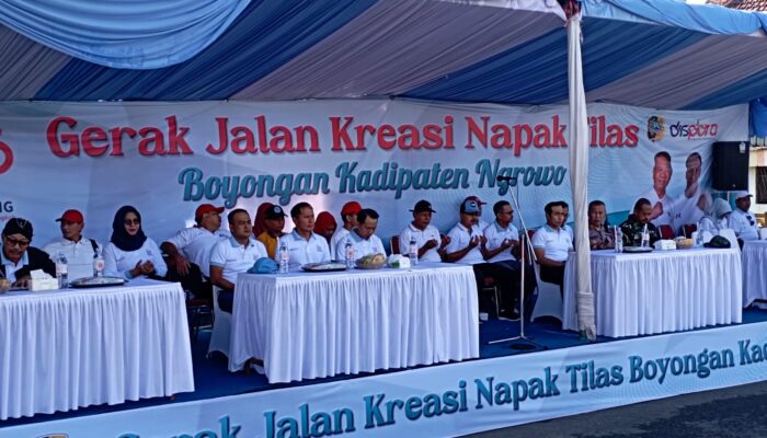 Gerak Jalan Kreasi Napak Tilas Ketandan Semarakkan Hari Jadi Tulungagung ke 820 dan Hari Guru Nasional 2025