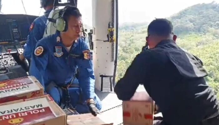 Kapolri Salurkan Bantuan Kemanusiaan ke Aceh Tamiang Melalui Airdrop Akibat Lokasi Masih Terisolir