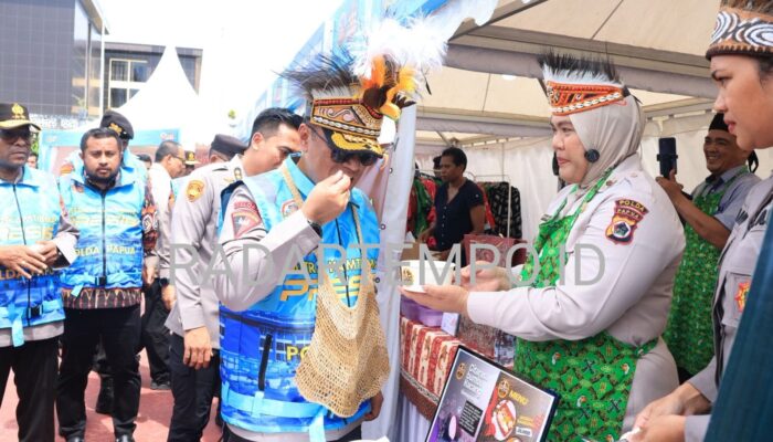 Wakapolri Tinjau UMKM, Bakes, dan Pembagian Perlengkapan Sekolah Usai Apel Mitra Kamtibmas di Papua