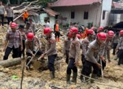 Polri Kerahkan 100 Personel Pengamanan dan Evakuasi Longsor di Sibolga
