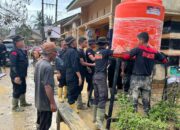 Polri Salurkan 627 Tandon Air Bersih untuk Warga Terdampak Bencana, Salah Satunya di Aceh Tamiang