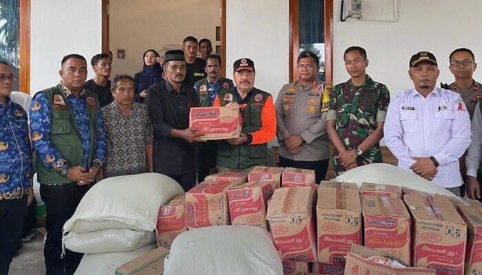 Kapolres Nagan Raya Bersama Forkopimda Tinjau Lokasi Banjir dan Salurkan Bantuan di Darul Makmur