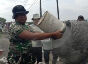 Gotong Royong Membangun Akses Jalan Desa: Babinsa dan Warga Kara Satukan Tenaga Untuk Jalan Poros