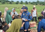 Pilot dan Kru Helikopter Salurkan Amanah Al-Qur’an untuk Anak-Anak Terdampak Banjir di Aceh Tamiang