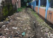 Diduga Diabaikan Bertahun-tahun, Jalan Dukuh Kupang Utara Gang Langgar Rusak Parah