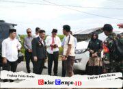 Babinsa Koramil 1002-08/LAU Pastikan Penanganan Banjir Bersama Bupati HST