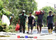 Wilayah Terdampak Bencana Banjir, Babinsa Kodim 1009/Tla Bantu Distribusikan Logistik Ke Masyarakat