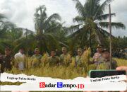 Dandim 1208/Sambas dan Bupati Sambas Dampingi Danrem 121/Abw Vicon Bersama Presiden RI Panen Raya dan Pengumuman Swasembada Pangan