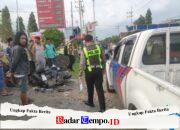 Pick Up Bertabrakan Dengan Motor Honda Vario di Jalan Raya Desa Pangelen Sampang