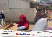 Polri Salurkan Bantuan Sembako untuk Warga Terdampak Banjir Bandang di Gurun Laweh