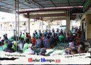 Polisi Peduli : Kapolres Mojokerto Kota Silaturahmi Salurkan Bantuan Sosial untuk Ojol dan Tukang Becak