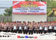 Kapolres Pamekasan Beri Penghargaan Kepada 13 Anggota Satreskrim, Yang Berhasil Amankan Jambret di Desa Plakpak