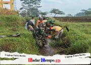 Optimalkan Pasokan Air Sawah, Babinsa Turun Tangan Bersihkan Saluran Irigasi