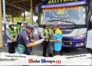 Satlantas Polres Gresik Sapa Driver dan Ramp Check Bus demi Keselamatan Penumpang