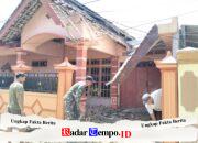 Babinsa Karangtengah, Sigap Bantu Evakuasi Rumah Warga Tertimpa Pohon Tumbang Akibat Angin Kencang