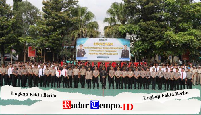 Kapolres Batu Berikan Penghargaan, Satyalencana Pengabdian Pada Anggotanya