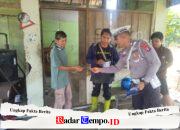 Pembagian Brosur Taat Berlalu Lintas Kepada Warga Oleh Sat Lantas Polres Pulang Pisau