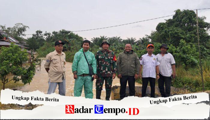 Hujan Lebat Semalam Suntuk, Babinsa Koramil 1009-02/Pelaihari Laksanakan Patroli Wilayah