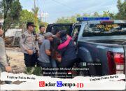 Humanis Polwan Polres Melawi, Brigpol Novi Supriyanti Sigap Gendong Korban Laka ke Puskesmas