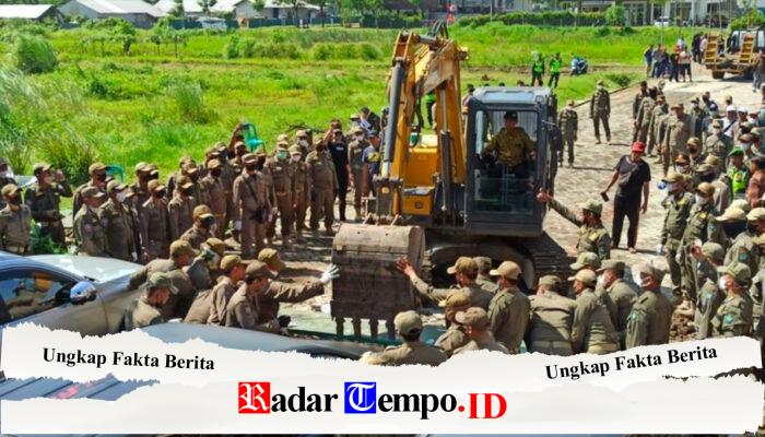 BENTROK DI MUTIARA REGENCY: Eksekusi Tembok Jalan Umum Ricuh, Warga Luka-Luka, Diduga Ada Kekerasan Saat Penertiban Satpol PP Sidoarjo