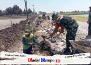 Wujud Sinergi Babinsa Cerme dan Warga Kompak Perbaiki Jalan Karya Bakti