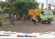 Babinsa Koramil 1009-04/Takisung Serbu Pasar Gunung Makmur, Bersihkan Sampah