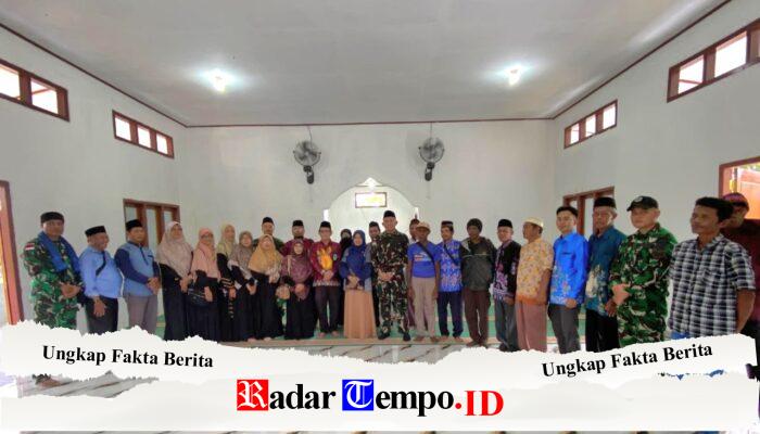 Satgas Yonif 643/Wns Bantu Melanjutkan Renovasi Masjid Yang Mandeg