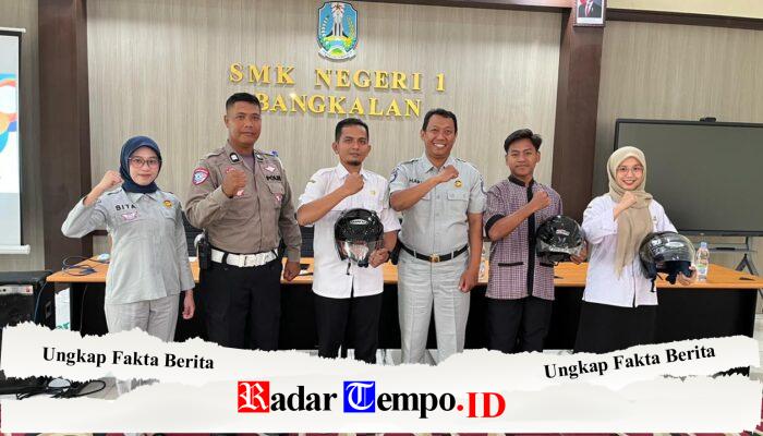 Ops Keselamatan Semeru 2026, Satlantas Polres Bangkalan Tekan Laka dengan Aksi Simpatik Bagikan Helm SNI Secara Gratis di SMKN 1 Bangkalan