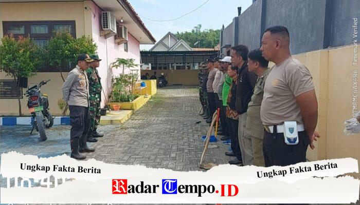 Jelang Bulan Suci 1447H, Polsek Pangarengan Bersih-Bersih Fasilitas Umum dan Tempat Ibadah