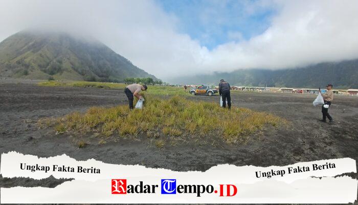 Gerakan Indonesia Asri, Polres Probolinggo Bersih – bersih Lokasi Wisata Bromo