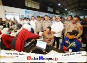 Momen Kapolri Ikut Donor Darah saat Hadiri Baksos HUT ke-53 Buruh KSPSI