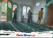 Sambut Ramadhan 1447 H, Babinsa Koramil 1002-08/Labuan Amas Utara Bersihkan Langgar Al Ikhlas Bersama Warga