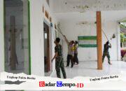 Sinergitas Satgas TMMD Ke 127 Kodim 0808/Blitar Dan Warga, Kerja Bakti Bersihkan Masjid Darul Muna Jelang Ramadhan