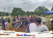 Sebagai Wujud Empati, Babinsa Temajuk Melayat ke Rumah Warga yang Meninggal Dunia