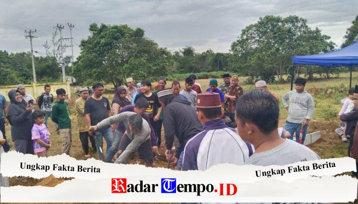 Sebagai Wujud Empati, Babinsa Temajuk Melayat ke Rumah Warga yang Meninggal Dunia