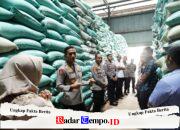 Kapolres Ponorogo Pastikan Keamanan dan Ketersediaan Pangan di Gudang Bulog Cukup