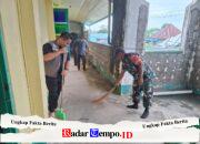 TNI dan Pemerintah Kecamatan Barabai Bersatu Bersihkan Masjid Di Bulan Ramadhan