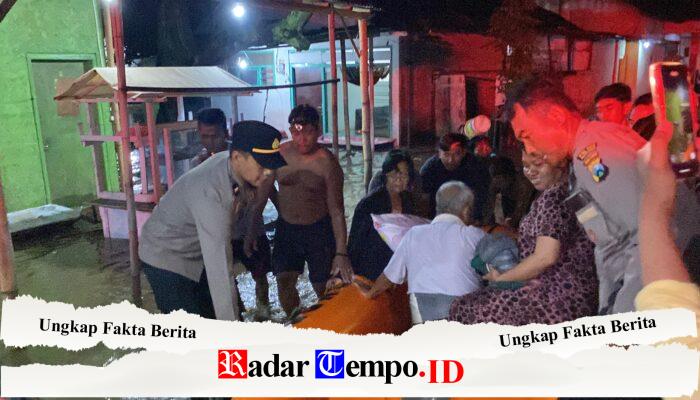 Gerak Cepat Polres Probolinggo Bantu Evakuasi Warga Terdampak Banjir