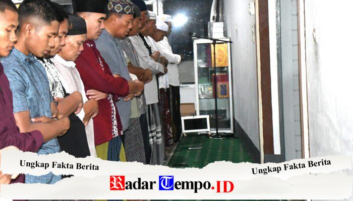 Ramadan Penuh Berkah, Dankodaeral XII Tarawih Bersama Prajurit dan Warga di Masjid Komplek TNI AL Yos Sudarso