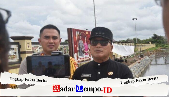 Bupati H. Sujiwo Tinjau Pembangunan Turap di Polres Kubu Raya, Siapkan Trotoar dan Program Budidaya Ikan