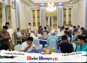 Masyarakat Sampang Menyambut Kedatangan Bupati dan Ketua TP PKK Sampang dari Tanah Suci Makkah di Pendopo