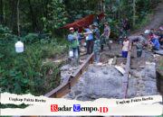 Pengelasan Besi WF Jadi Tahap Krusial Pembangunan Jembatan TMMD Ke-127 Di Desa Krisik