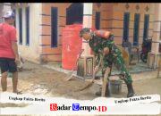 Atasi Kesulitan Warga, Babinsa Koramil 06/Selakau Bantu Cor Halaman Rumah Warga