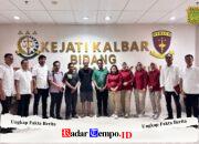 Penyerahan Tersangka dan Barang Bukti Perkara Tindak Pidana Korupsi Oleh Penyidik Ditreskrimsus Polda Kalbar ke Penuntut Umum Kejari Sintang