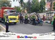 Operasi Gabungan di Sampang, Petugas Periksa Pajak dan STNK Kendaraan Bermotor