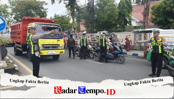 Operasi Gabungan di Sampang, Petugas Periksa Pajak dan STNK Kendaraan Bermotor